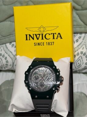 Invicta INVICTA WATCH 69657 NEW INVICTA WATCH GREEN WITH GRAY BANDS